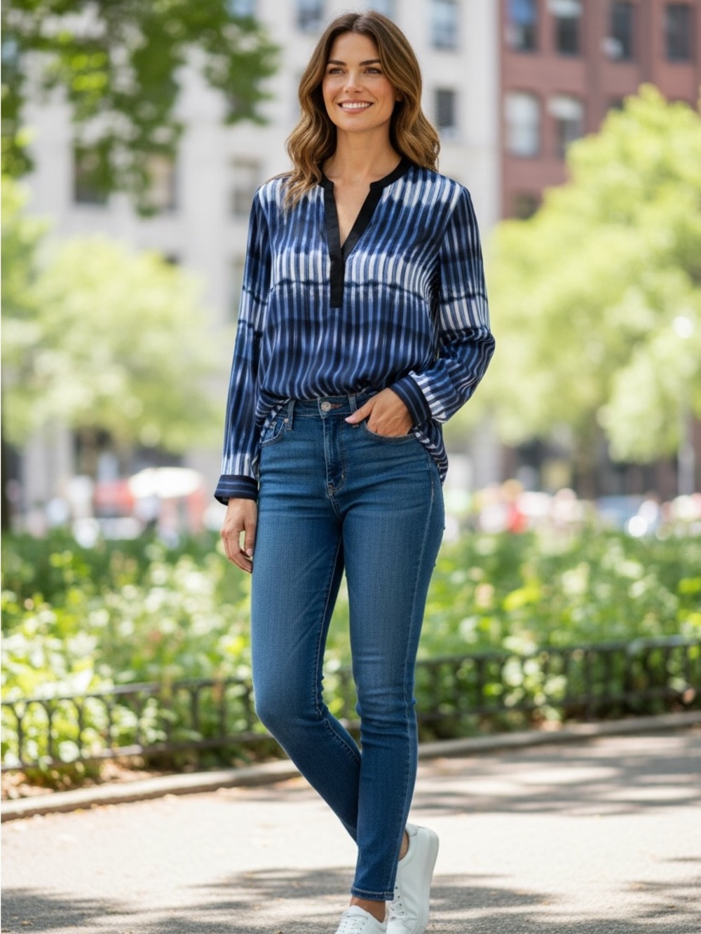 Vince Top 💯 Silk Sz 6 Blue White Striped Monaco Tie-Dye V-Neck Hi-Low Hem | EUC - Picture 2 of 8